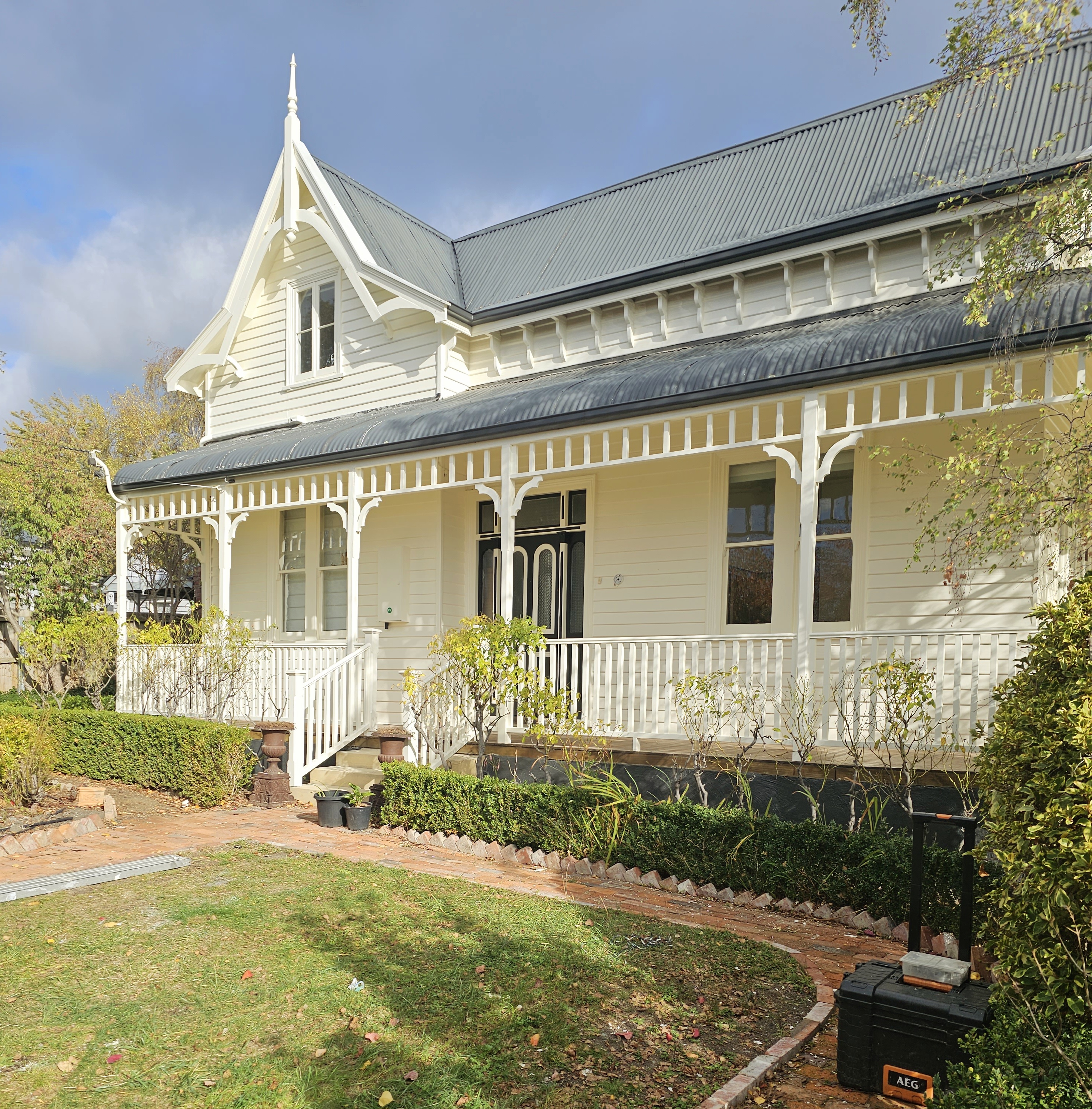 heritage-weatherboard-house-painting-new-town-hobart.jpg